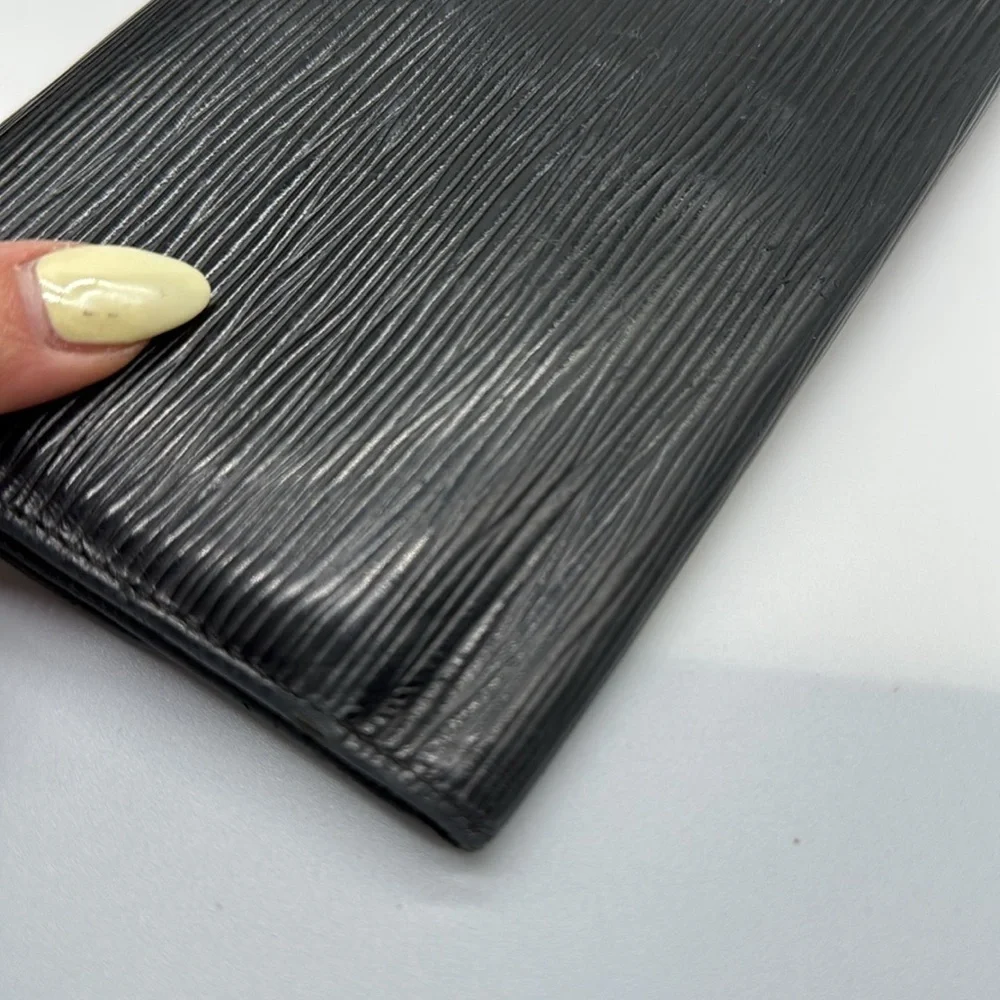Louis Vuitton Epi Porte Tresor International Wallet Black
